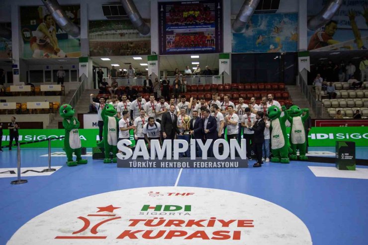 HENTBOLDA ERKEKLER TÜRKİYE KUPASI ŞAMPİYONU BEŞİKTAŞ