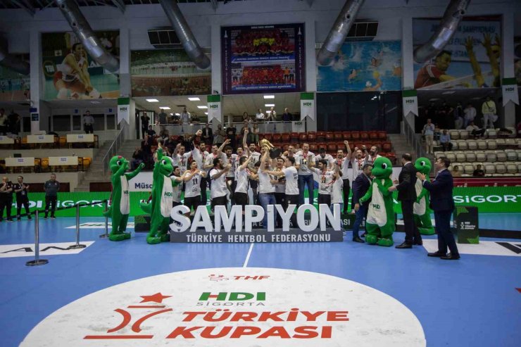 HENTBOLDA ERKEKLER TÜRKİYE KUPASI ŞAMPİYONU BEŞİKTAŞ