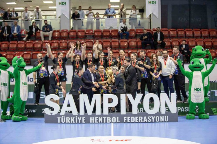 HDI SİGORTA KADINLAR TÜRKİYE KUPASI ŞAMPİYONU BURSA BÜYÜKŞEHİR BELEDİYESİ