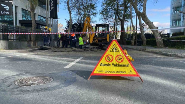 SARIYER’DE YOL ÇÖKTÜ: DOĞALGAZ SIKIŞTI, PATLAMA OLDU