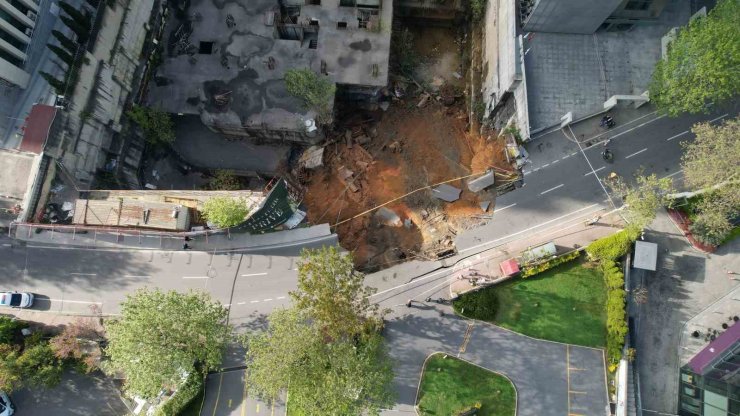 SARIYER’DE YOL ÇÖKTÜ: DOĞALGAZ SIKIŞTI, PATLAMA OLDU