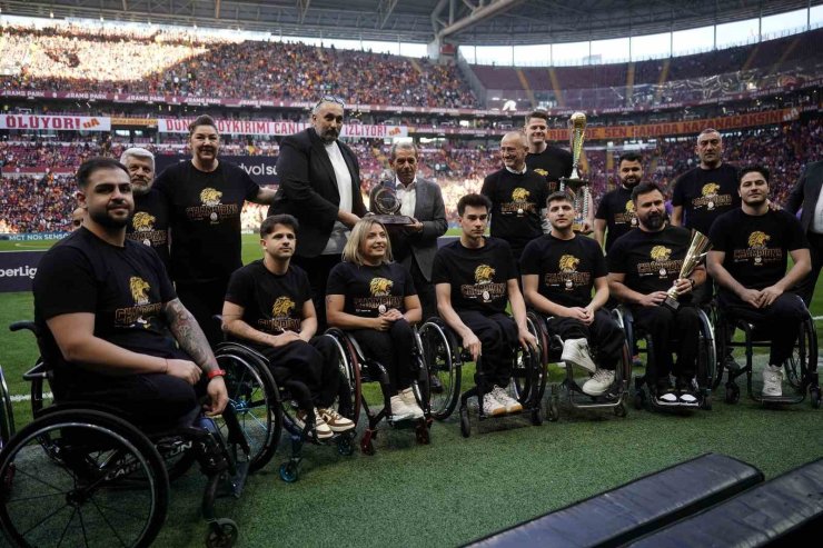 TRENDYOL SÜPER LİG: GALATASARAY: 2 - SİVASSPOR: 0 (MAÇ DEVAM EDİYOR)