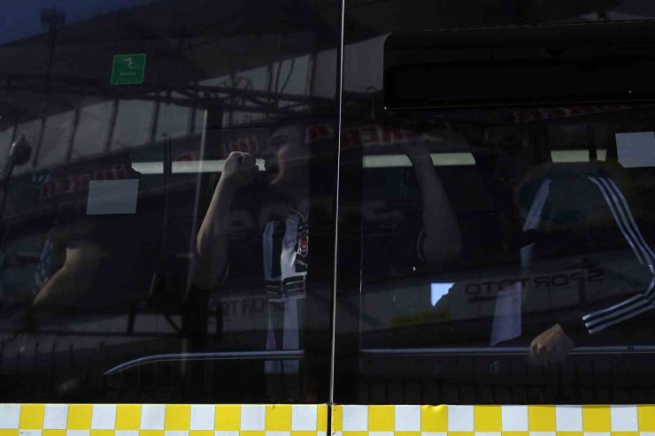 BEŞİKTAŞ TARAFTARI STADA GELDİ