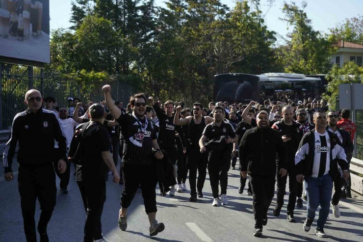 BEŞİKTAŞ TARAFTARI STADA GELDİ