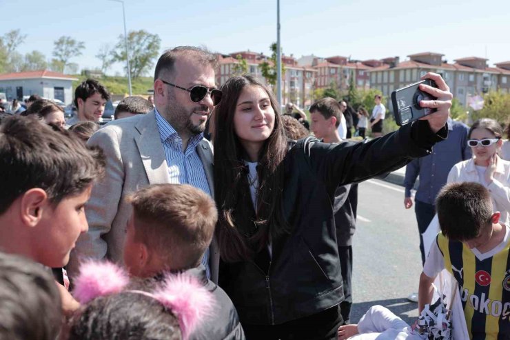 ARNAVUTKÖY’DE "UÇURTMA ŞENLİĞİ" RENKLİ GÖRÜNTÜLER OLUŞTURDU