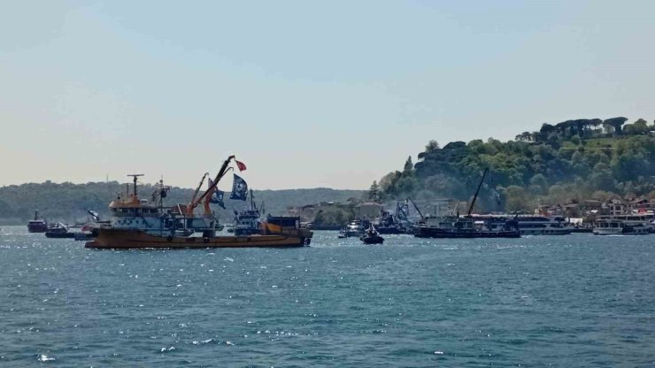 ŞAMPİYON SARIYER’DEN BOĞAZDA KUTLAMA