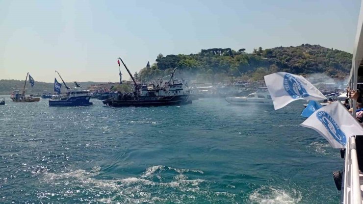 ŞAMPİYON SARIYER’DEN BOĞAZDA KUTLAMA