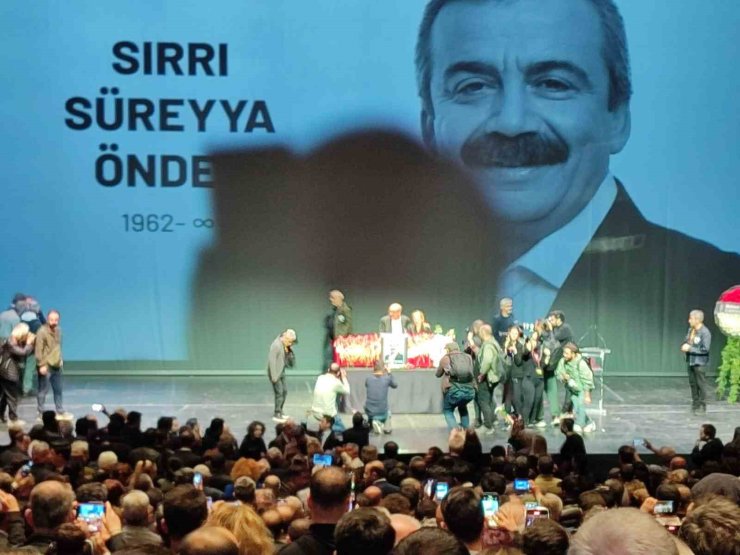 SIRRI SÜREYYA ÖNDER İÇİN İLK TÖREN AKM’DE DÜZENLENİYOR