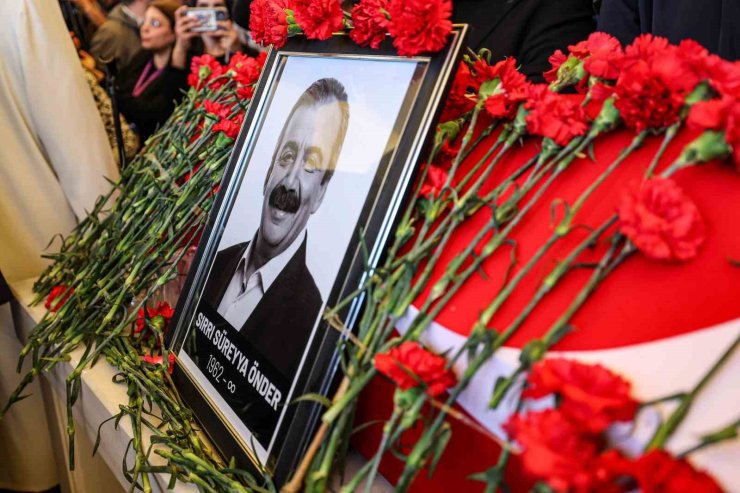 TBMM BAŞKANVEKİLİ ÖNDER, ZİNCİRLİKUYU MEZARLIĞI’NDA SON YOLCULUĞUNA UĞURLANDI