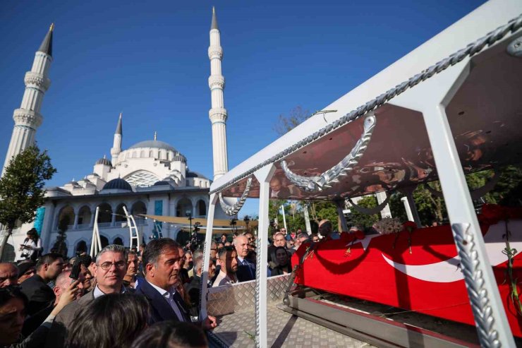 TBMM BAŞKANVEKİLİ ÖNDER, ZİNCİRLİKUYU MEZARLIĞI’NDA SON YOLCULUĞUNA UĞURLANDI