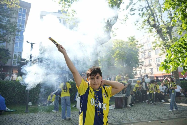 FENERBAHÇE TARAFTARINDAN DERBİYE YOĞUN İLGİ