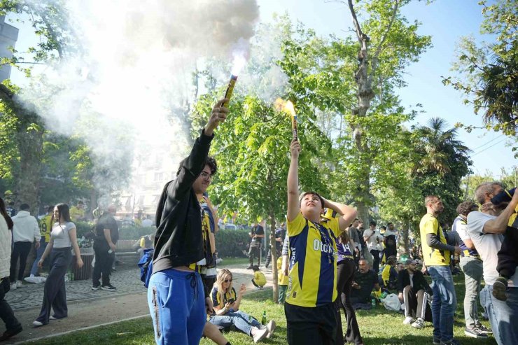 FENERBAHÇE TARAFTARINDAN DERBİYE YOĞUN İLGİ
