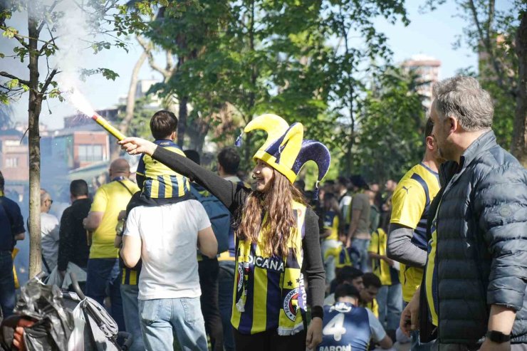 FENERBAHÇE TARAFTARINDAN DERBİYE YOĞUN İLGİ