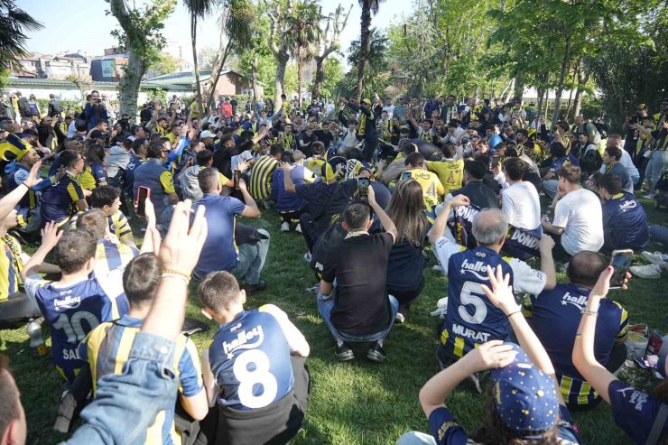 FENERBAHÇE TARAFTARINDAN DERBİYE YOĞUN İLGİ