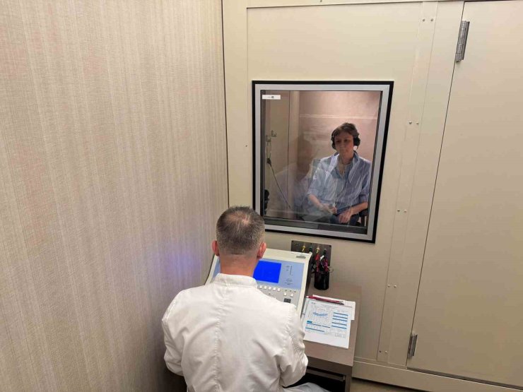 "85 YAŞ ÜZERİNDE OLAN HER İKİ KİŞİDEN BİRİ MUTLAKA İŞİTME CİHAZI KULLANMASI GEREKİYOR"