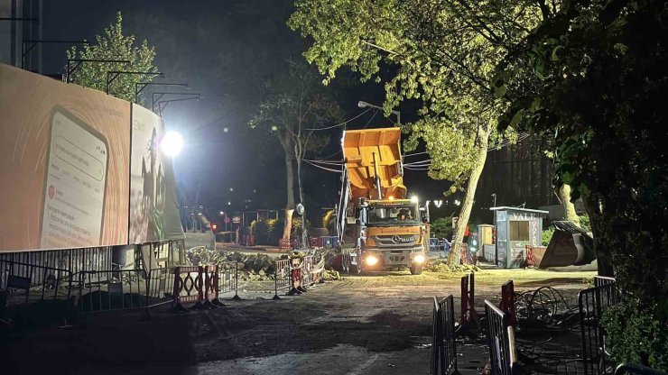 SARIYER’DE ÇÖKEN YOLDA YAPILAN ONARIM ÇALIŞMALARI GECE BOYU DEVAM ETTİ