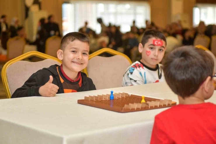 ESENYURT’TA MİNİKLER AKIL VE ZEKA OYUNLARIYLA YARIŞTI