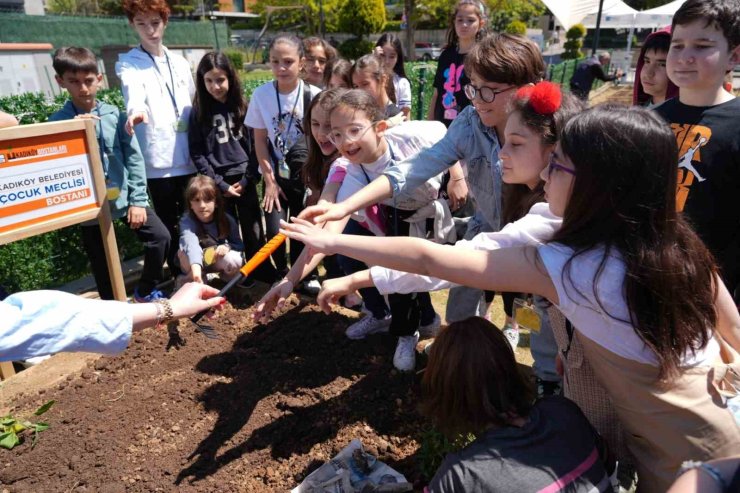 KADIKÖY BOSTANLARI’NDA YAZ DÖNEMİ BAŞLADI