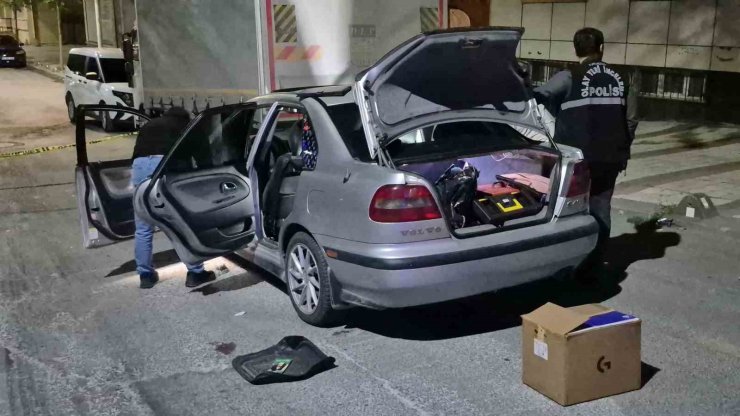 SULTANGAZİ’DE DÜĞÜN ÇIKIŞI KANLI SALDIRI: 19 YAŞINDAKİ GENÇ KURŞUNLARIN HEDEFİ OLDU