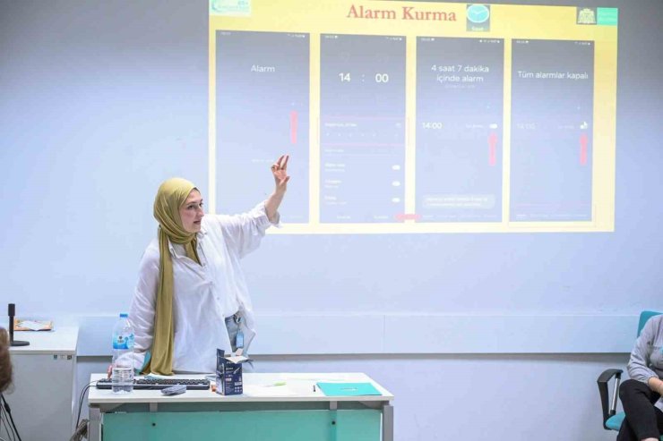 BEŞİKTAŞ BELEDİYESİ’NDEN 65 YAŞ ÜSTÜ VATANDAŞLARA DİJİTAL OKURYAZARLIK EĞİTİMİ