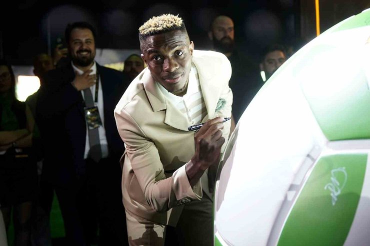 VİCTOR OSİMHEN: "5. YILDIZI TAKACAĞIZ, BUNUN İÇİN HER ŞEYİMİ VERMEYE HAZIRIM"