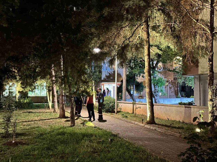 KADIKÖY’DE APARTMAN DAİRESİNDE YANGIN: 1 KİŞİ HAYATINI KAYBETTİ