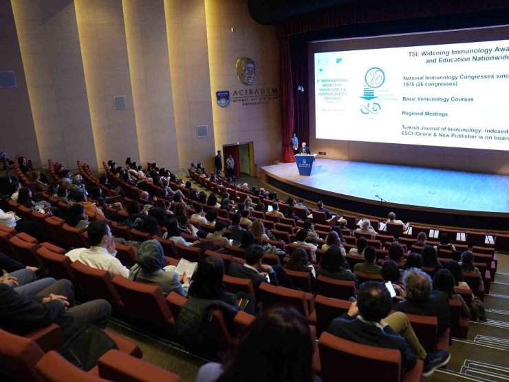 KANSERLE SAVAŞTA YENİ DÖNEM: YAŞAYAN İLAÇLAR VE KİŞİYE ÖZEL AŞILAR MIMIC 2025’TE TANITILDI