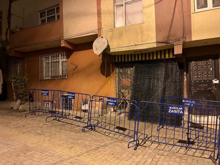 BAĞCILAR’DA İNŞAATIN TEMEL KAZMA İŞLEMİ SIRASINDA HASAR GÖREN 5 KATLI BİNA MÜHÜRLENDİ