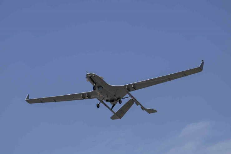 BAYRAKTAR TB2T-AI SİHA, KENDİ İRTİFA REKORUNU KIRARAK GÖKYÜZÜNE DAMGA VURDU