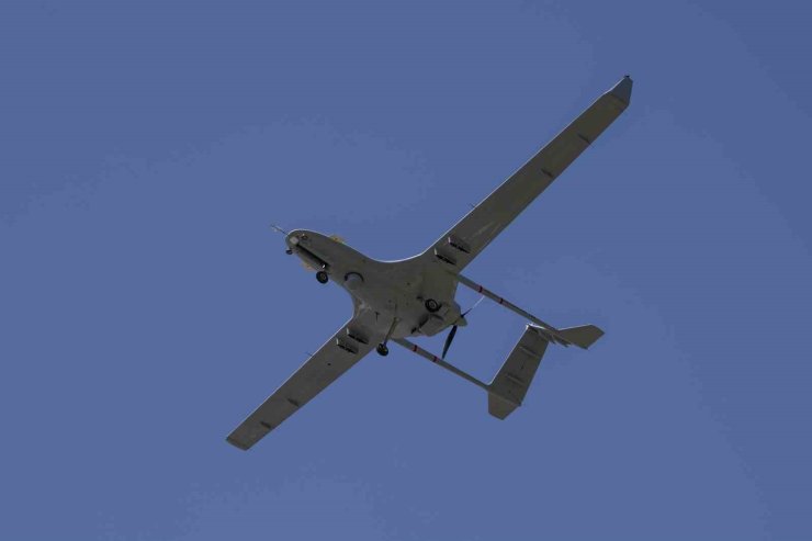 BAYRAKTAR TB2T-AI SİHA, KENDİ İRTİFA REKORUNU KIRARAK GÖKYÜZÜNE DAMGA VURDU