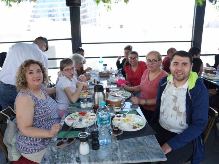 ENGELLİLER HAFTASI’NDA ANLAMLI BULUŞMA: İKİ YENİ MERKEZİN MÜJDESİNİ VERDİ