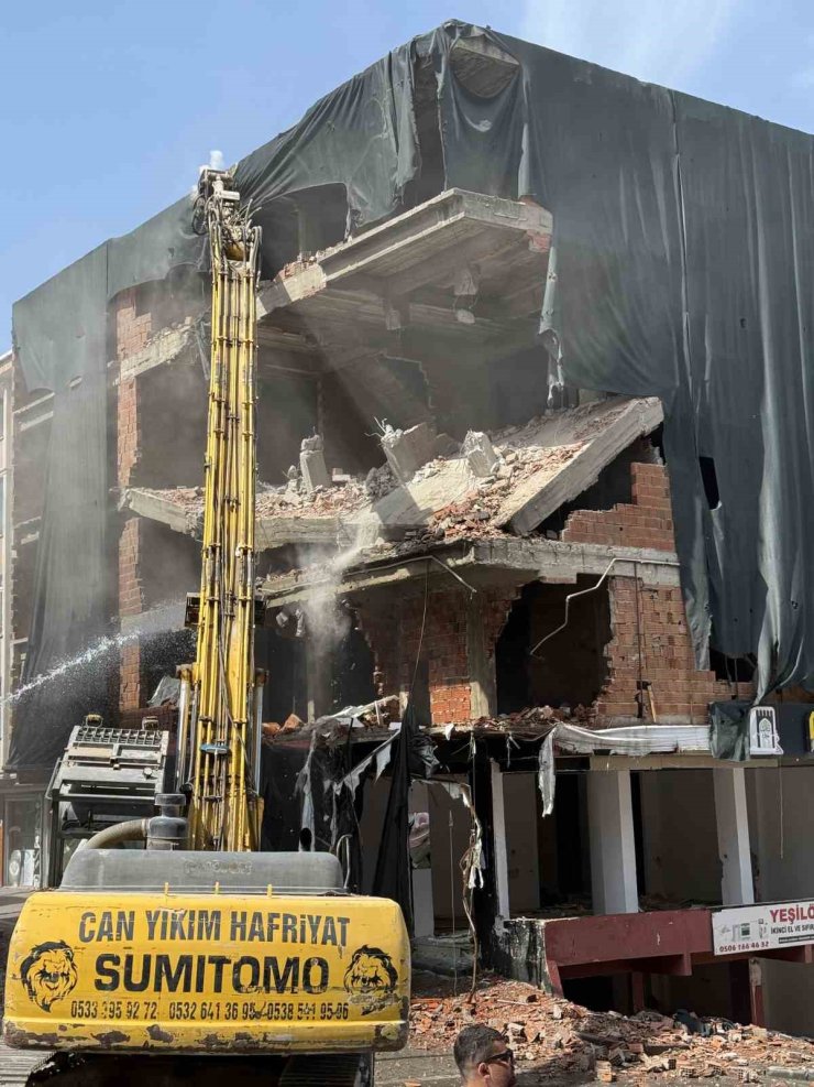 ESENYURT’TA DEPREM KABİNİ TESTİ YÜREKLERİ AĞZA GETİRDİ