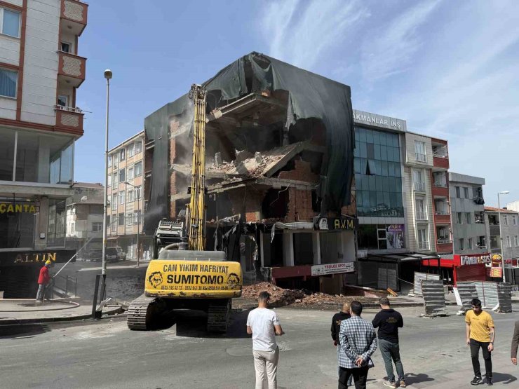 ESENYURT’TA DEPREM KABİNİ TESTİ YÜREKLERİ AĞZA GETİRDİ