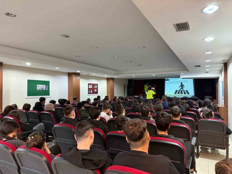 SULTANGAZİ’DE KARAYOLU TRAFİK HAFTASI ETKİNLİĞİ DÜZENLENDİ