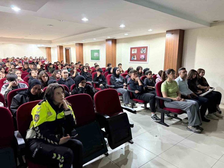 SULTANGAZİ’DE KARAYOLU TRAFİK HAFTASI ETKİNLİĞİ DÜZENLENDİ