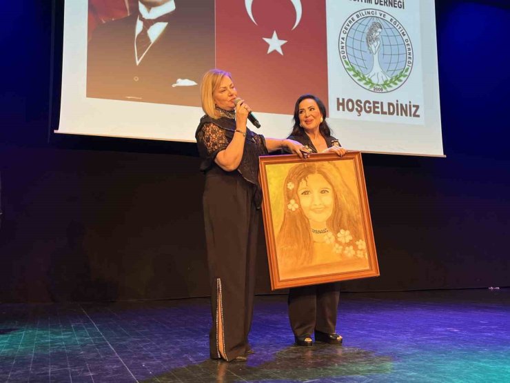 TÜRKAN ŞORAY’IN TABLOSU VE İMZALADIĞI KİTABI EĞİTİME DESTEK İÇİN 1 MİLYONA ALICI BULDU