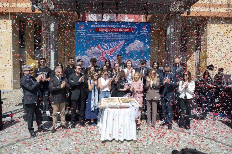 BAHÇEŞEHİR KOLEJİNİN 296 ÖĞRENCİSİ, YURT DIŞINDAN BİN 136 KABUL ALDI