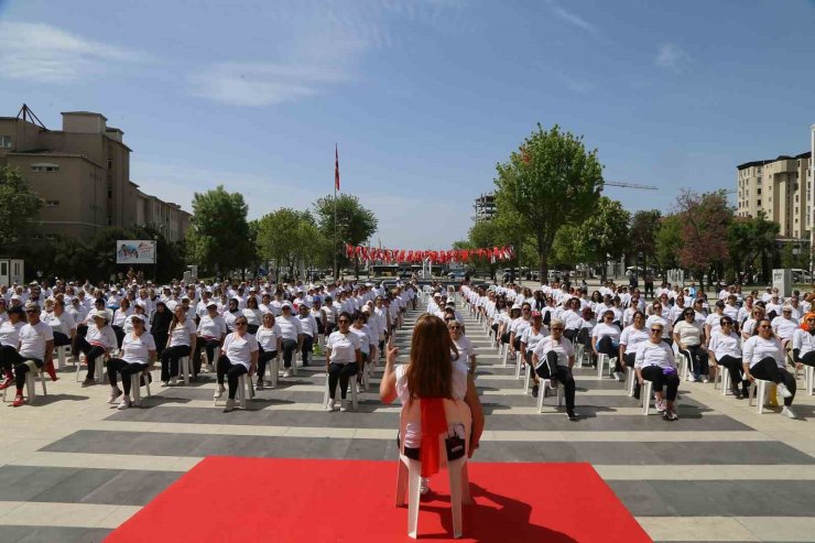 BÜYÜKÇEKMECE’DE DÜNYA PİLATES GÜNÜ RENKLİ GÖRÜNTÜLERE SAHNE OLDU