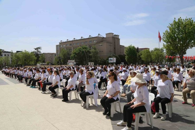 BÜYÜKÇEKMECE’DE DÜNYA PİLATES GÜNÜ RENKLİ GÖRÜNTÜLERE SAHNE OLDU