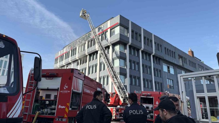 BAĞCILAR’DA TEKSTİL FABRİKASINDA ÇIKAN YANGIN KORKUTTU