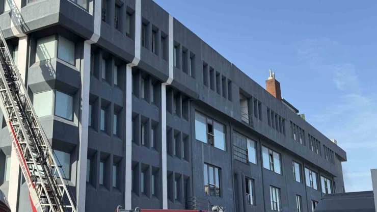 BAĞCILAR’DA TEKSTİL FABRİKASINDA ÇIKAN YANGIN KORKUTTU