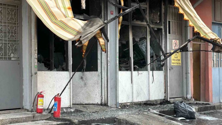 KAĞITHANE’DE TAMİRHANEDEKİ PATLAMADA ÖLEN GENCİN CENAZESİ ADLİ TIP KURUMU’NA KALDIRILDI