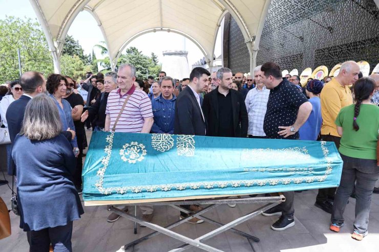 YANGINDA HAYATINI KAYBEDEN YAZAR SÜHA OĞUZERTEM SON YOLCULUĞUNA UĞURLANDI