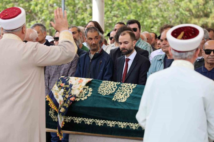 YANGINDA HAYATINI KAYBEDEN YAZAR SÜHA OĞUZERTEM SON YOLCULUĞUNA UĞURLANDI