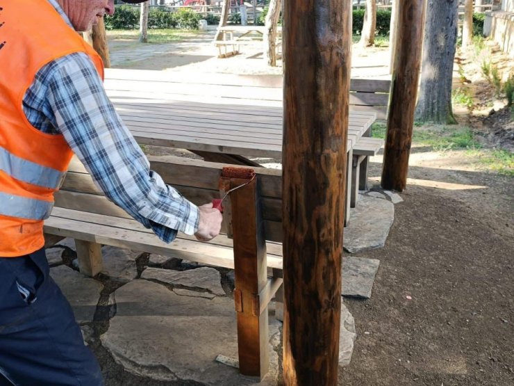 KALEPARK SOSYAL TESİSLERİ’NDE KENT MOBİLYALARINA BAKIM VE ONARIM GERÇEKLEŞTİRİLDİ