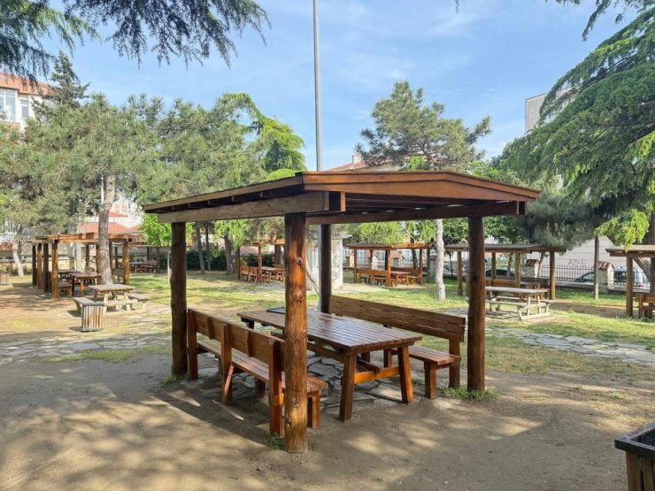 KALEPARK SOSYAL TESİSLERİ’NDE KENT MOBİLYALARINA BAKIM VE ONARIM GERÇEKLEŞTİRİLDİ