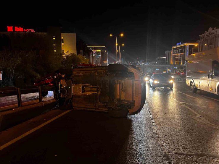 ESENYURT’TA 3 ARAÇLI ZİNCİRLEME KAZA: 2 YARALI