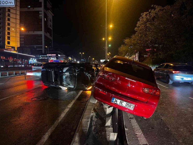 ESENYURT’TA 3 ARAÇLI ZİNCİRLEME KAZA: 2 YARALI