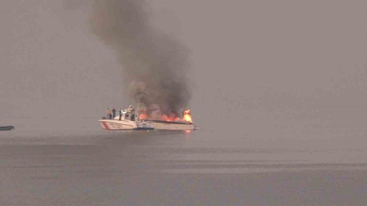 TUZLA’DA TEKNELER ALEV ALEV YANDI