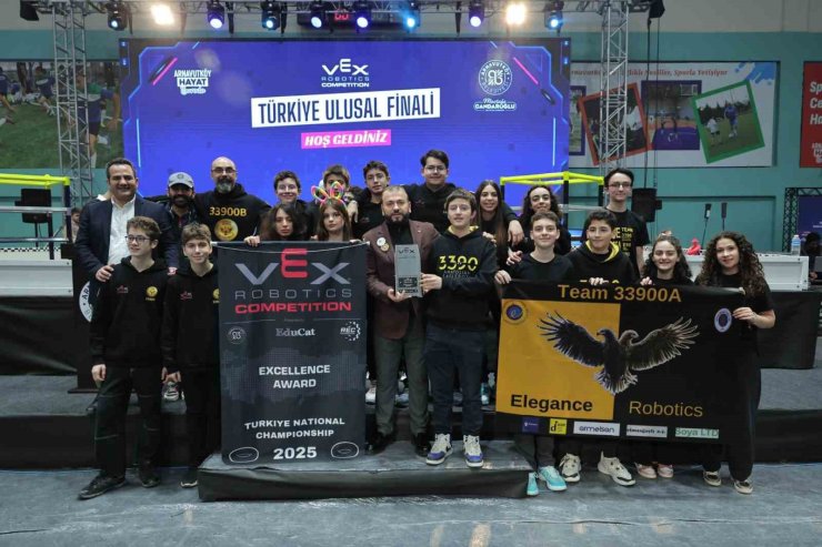 ARNAVUTKÖYLÜ ÖĞRENCİLER ABD’DEN DÜNYA ŞAMPİYONASI ÖDÜLÜYLE DÖNDÜ